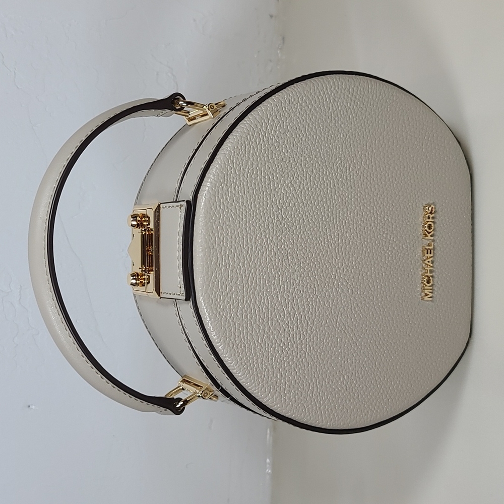 MICHAEL KORS Serena Pebbled Leather Crossbody Bag In Light Sand